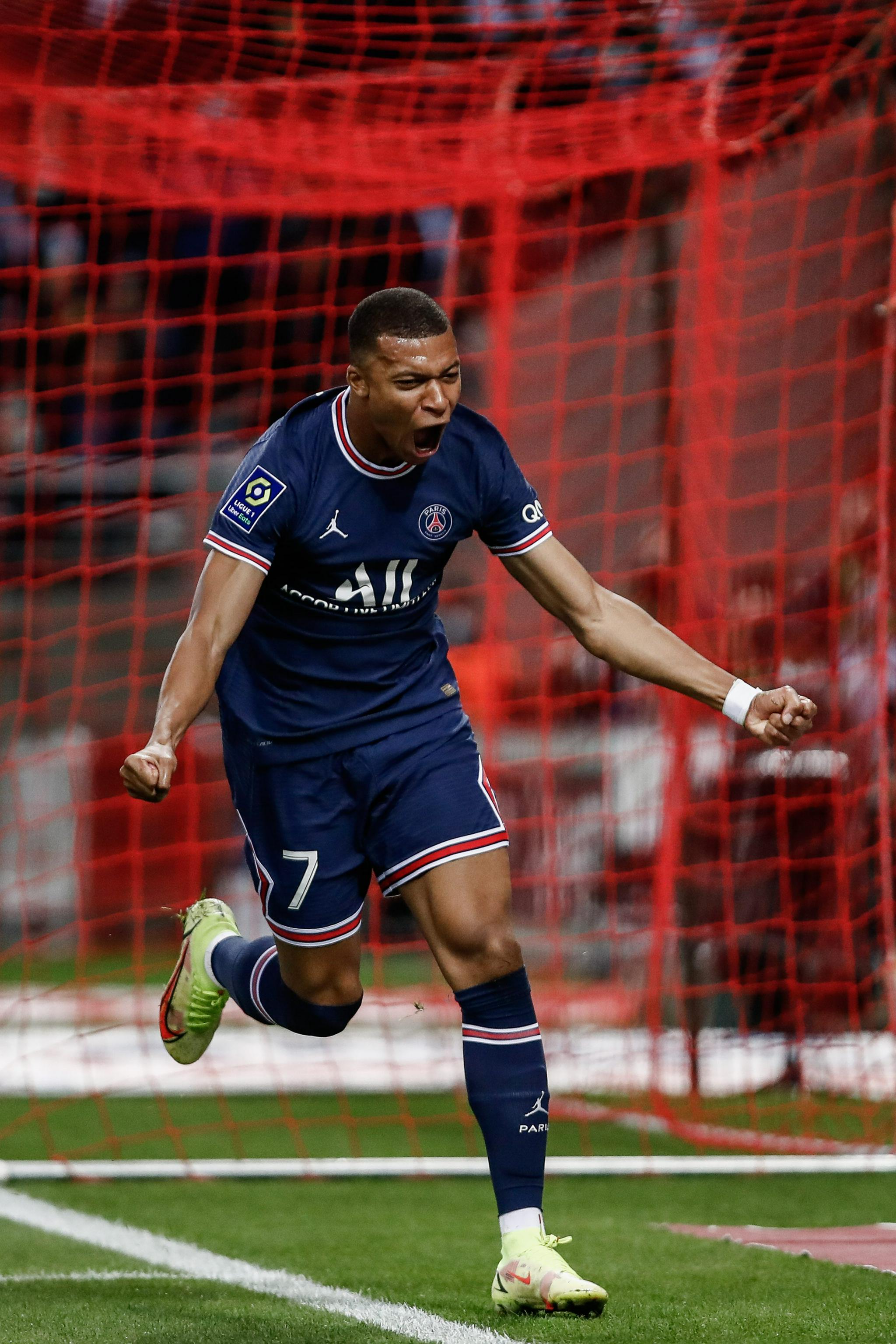 马丁内利：成为圣诞冠军的感觉很棒；有机会就陪在热苏斯身边（马丁内利：圣诞榜首令人振奋；有机会就伴在热苏斯左右）