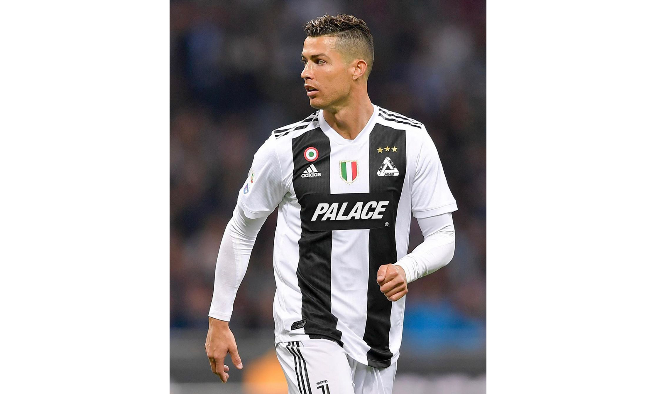 巴萨官方：受大雾影响，球队客战贝蒂斯的航班延误一小时