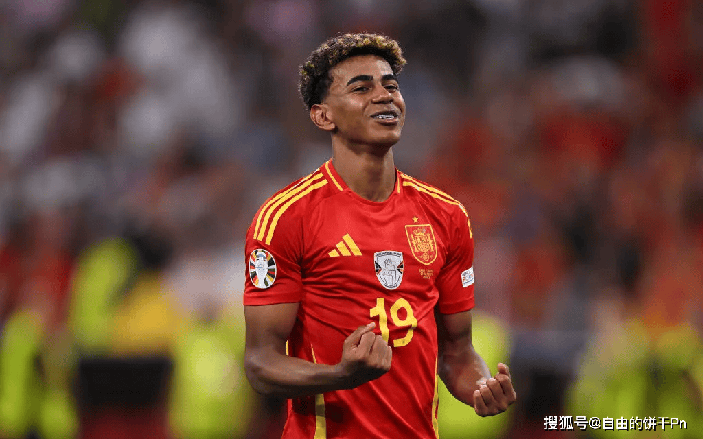 球星关键球命中后转身太霸气