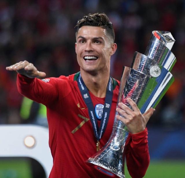 大混战！德比赛后，桑德兰与纽卡球迷在一酒吧群殴，桌椅乱飞（德比余波失控：桑德兰与纽卡球迷酒吧爆发群殴，桌椅满天飞）