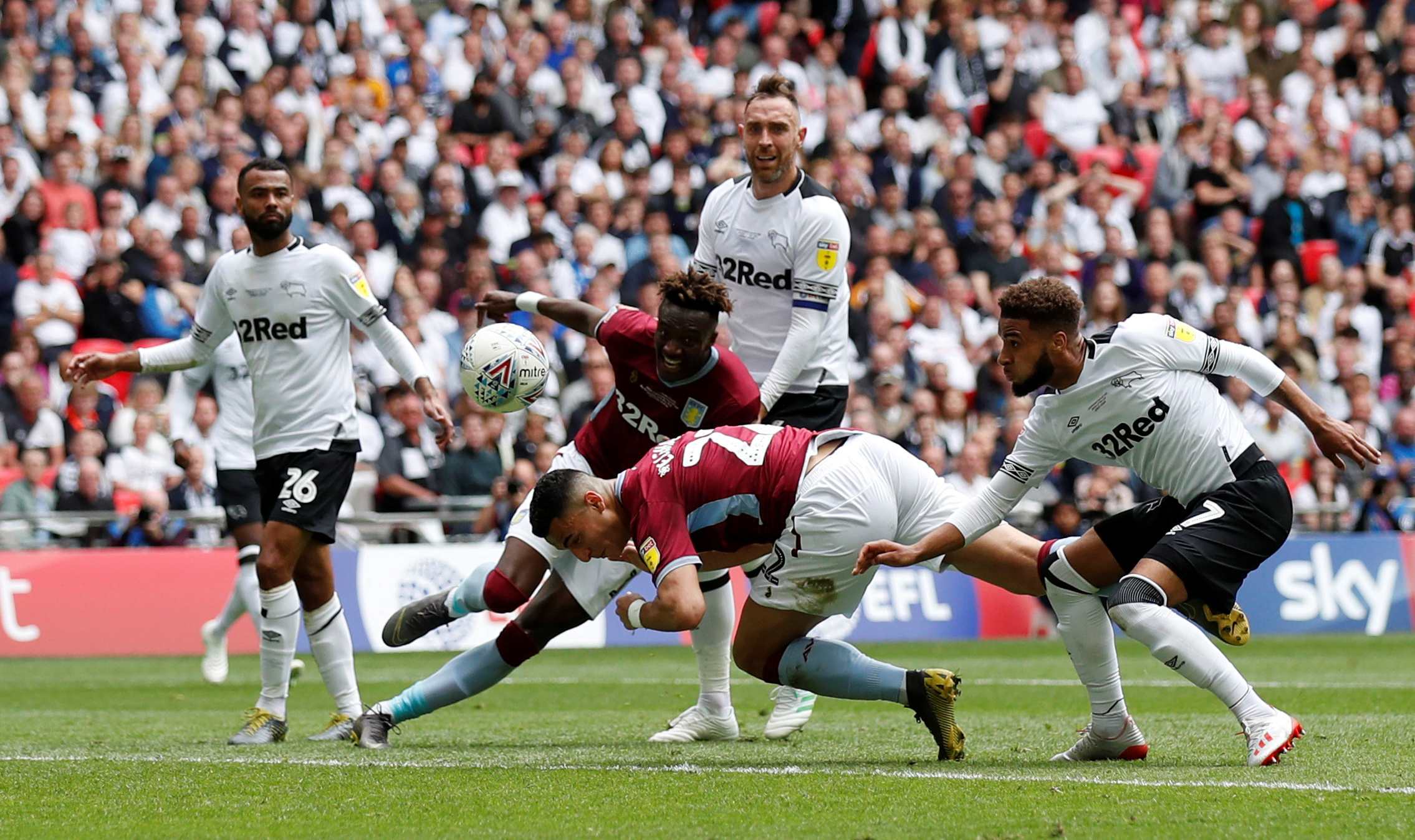 意甲战报：斯图利奇破门制胜，莱切1-0战胜比萨（意甲：斯图利奇一击制胜，莱切1-0力克比萨）