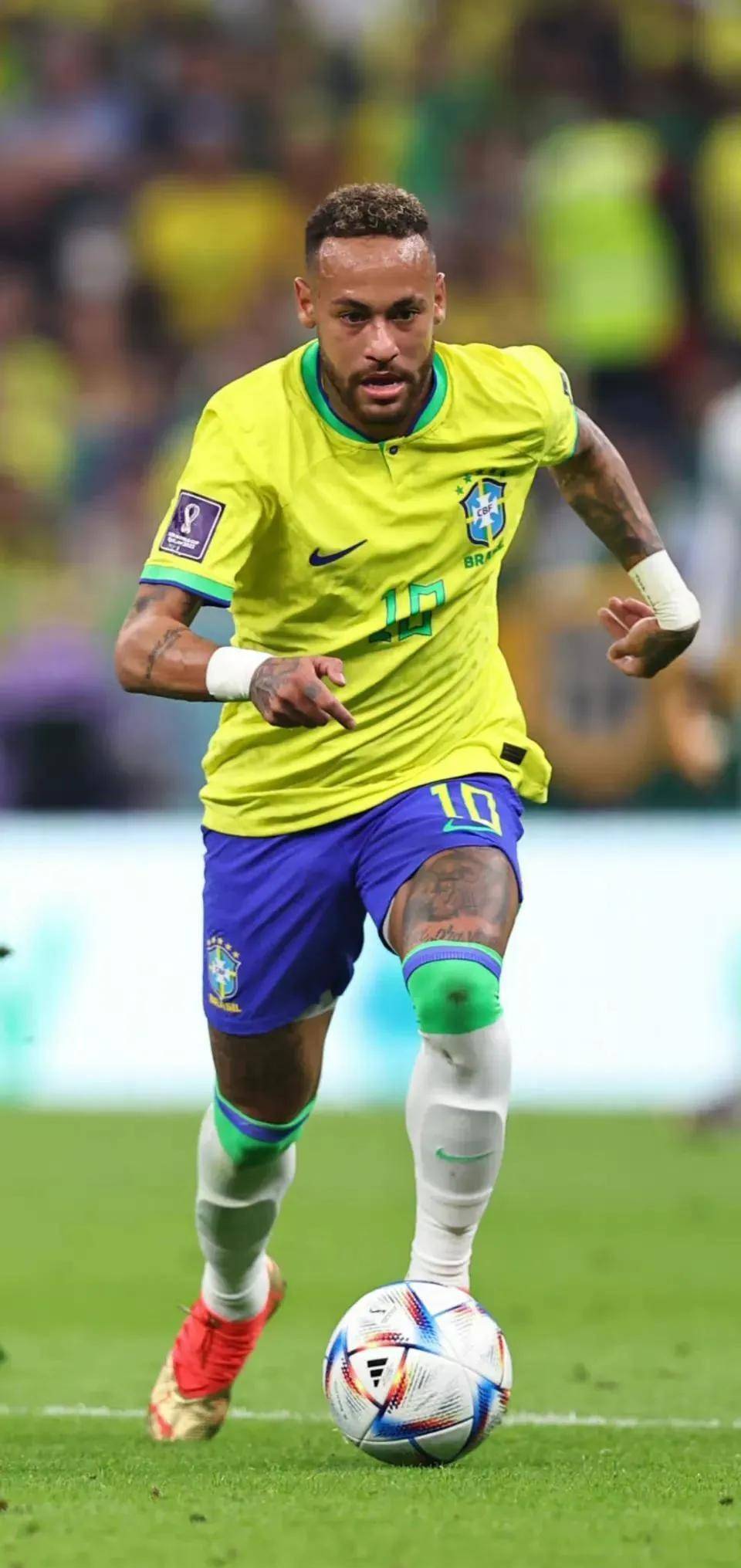 承担重任！麦克丹尼尔斯半场8中6轰14分2板