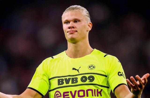 图片报：拜仁正在考察桑托斯19岁的巴西左后卫索萨